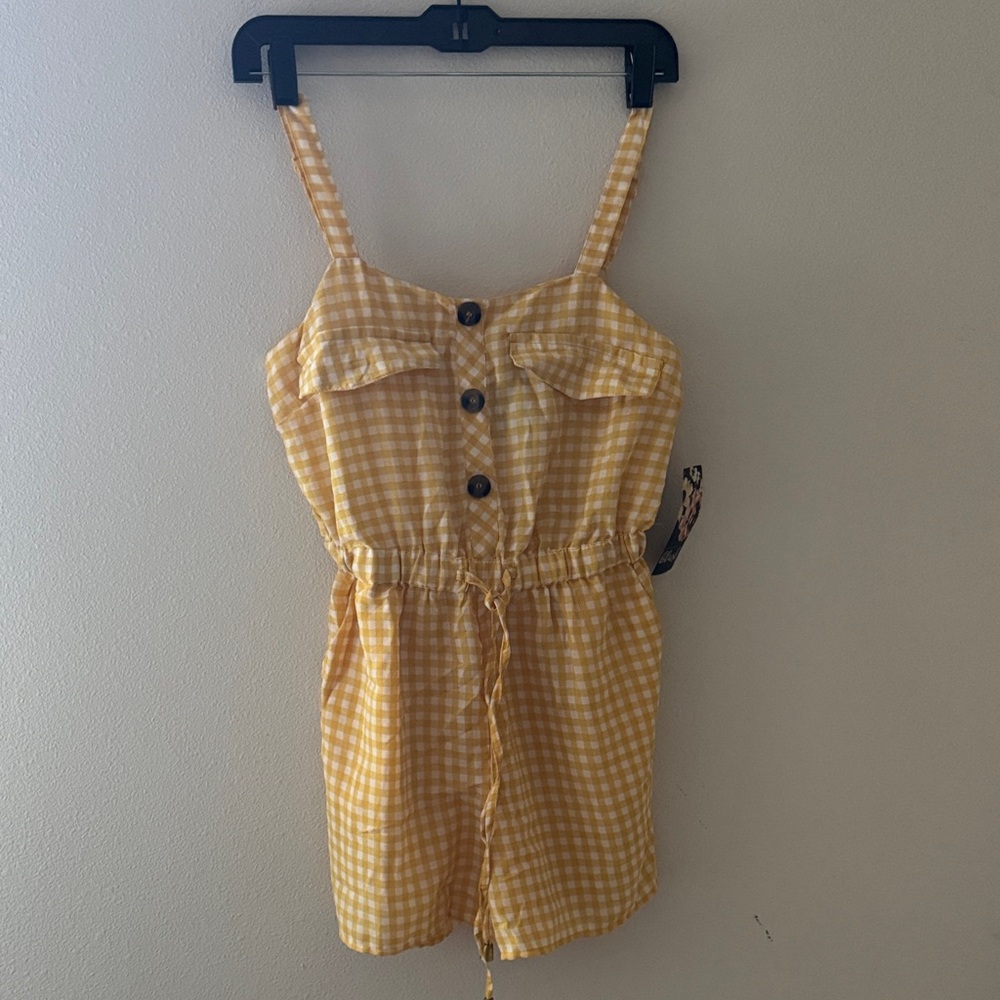 Hint of Blush Yellow Gingham Button detail elastic waist ties Romper Sz‎ S new